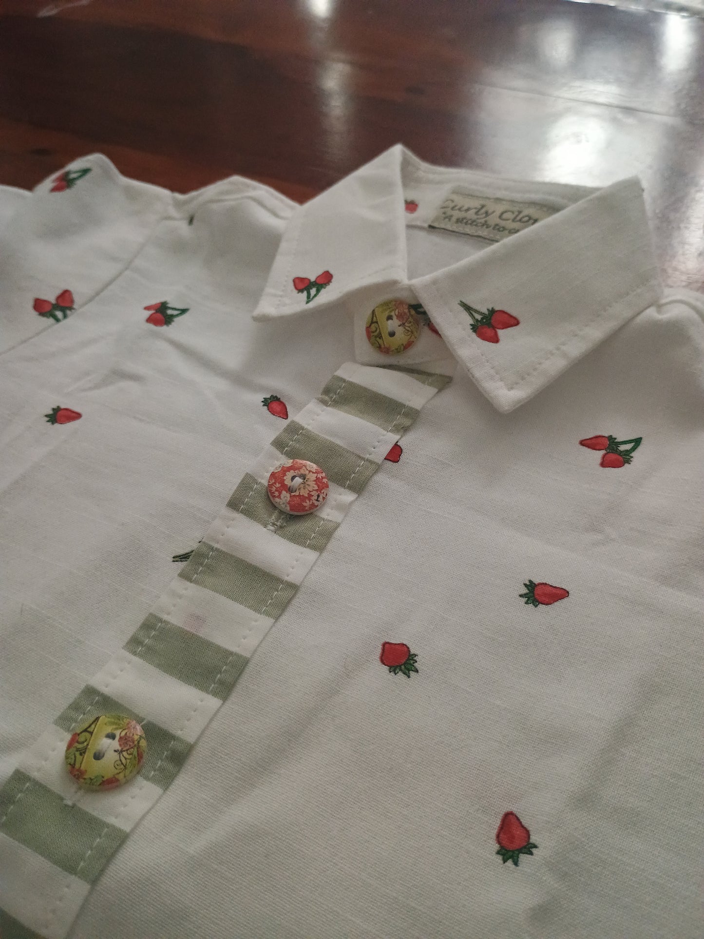 White short sleeve shirt with strawberry print